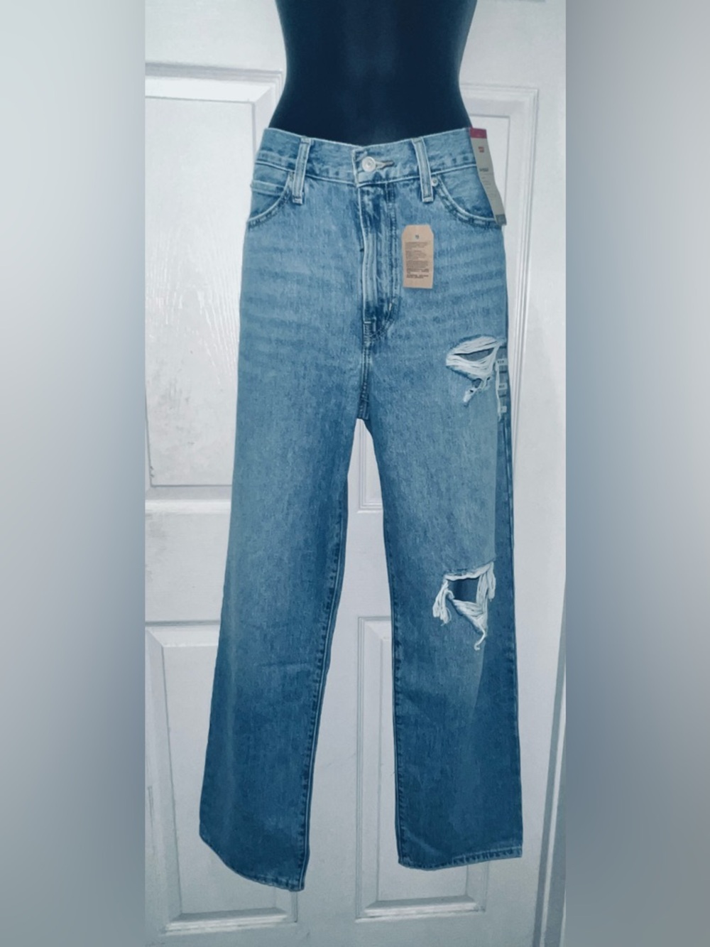 NWT women's 94 Baggy straight Distressed Jeans Size 28